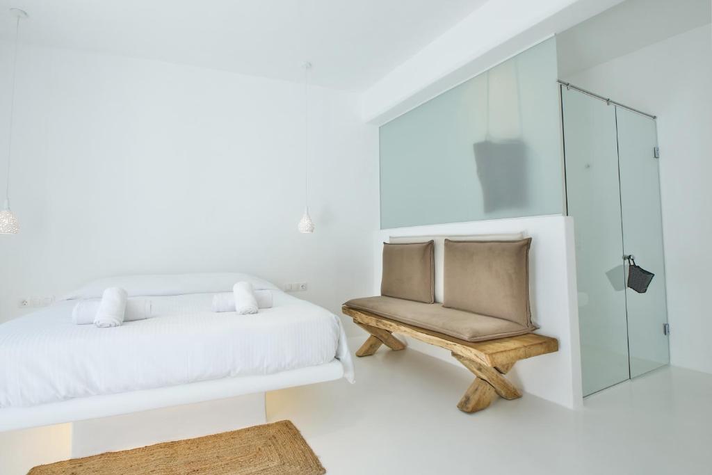 Arktos White Apartments room 5