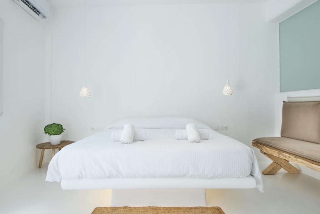 Arktos White Apartments room 6